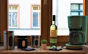 Modernes Apartment mit Balkon